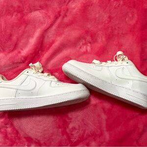 Young Kids White Air Force 1’s